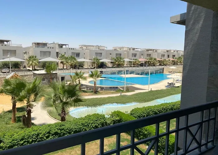 Einbay pool view appartement